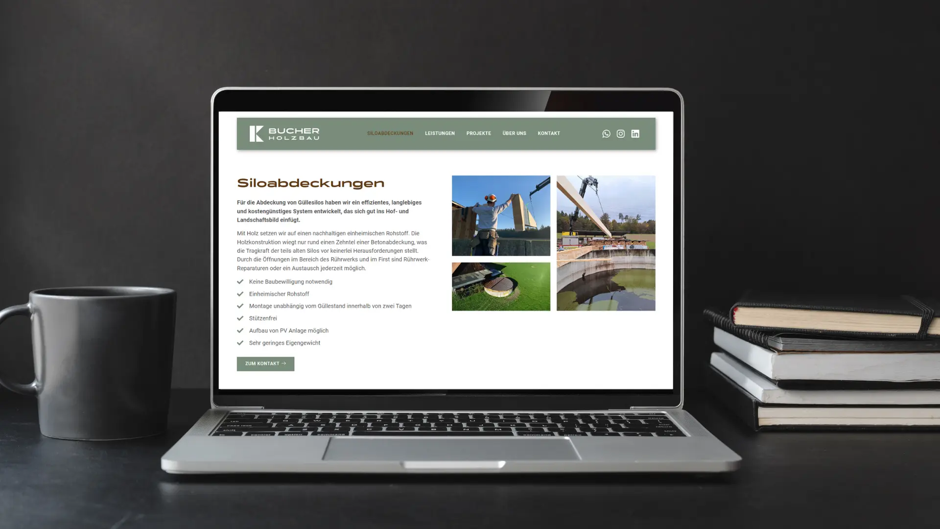 Ein Laptop zeigt die Website von Bucher Holzbau